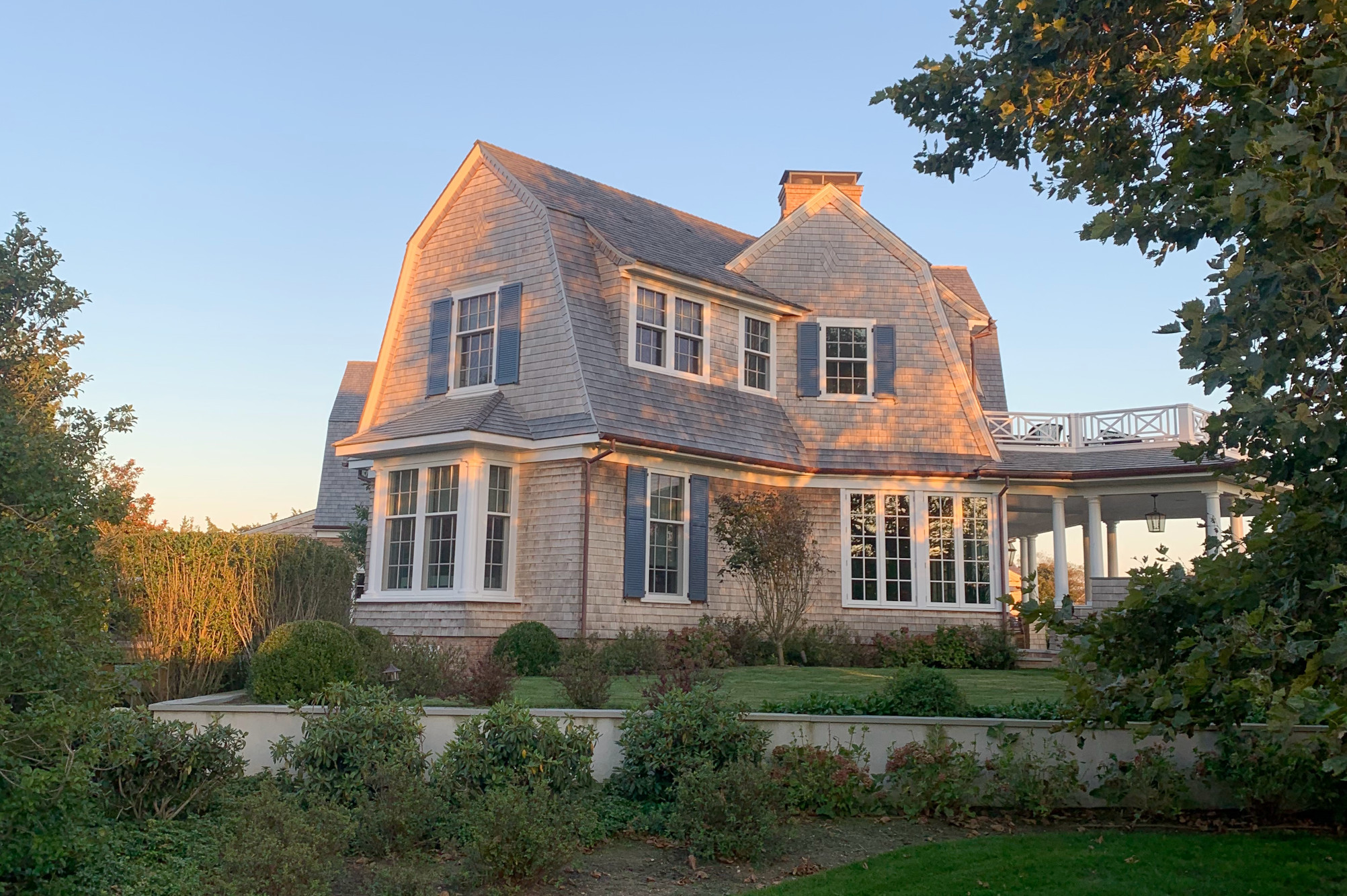 shingle style gambrel roof