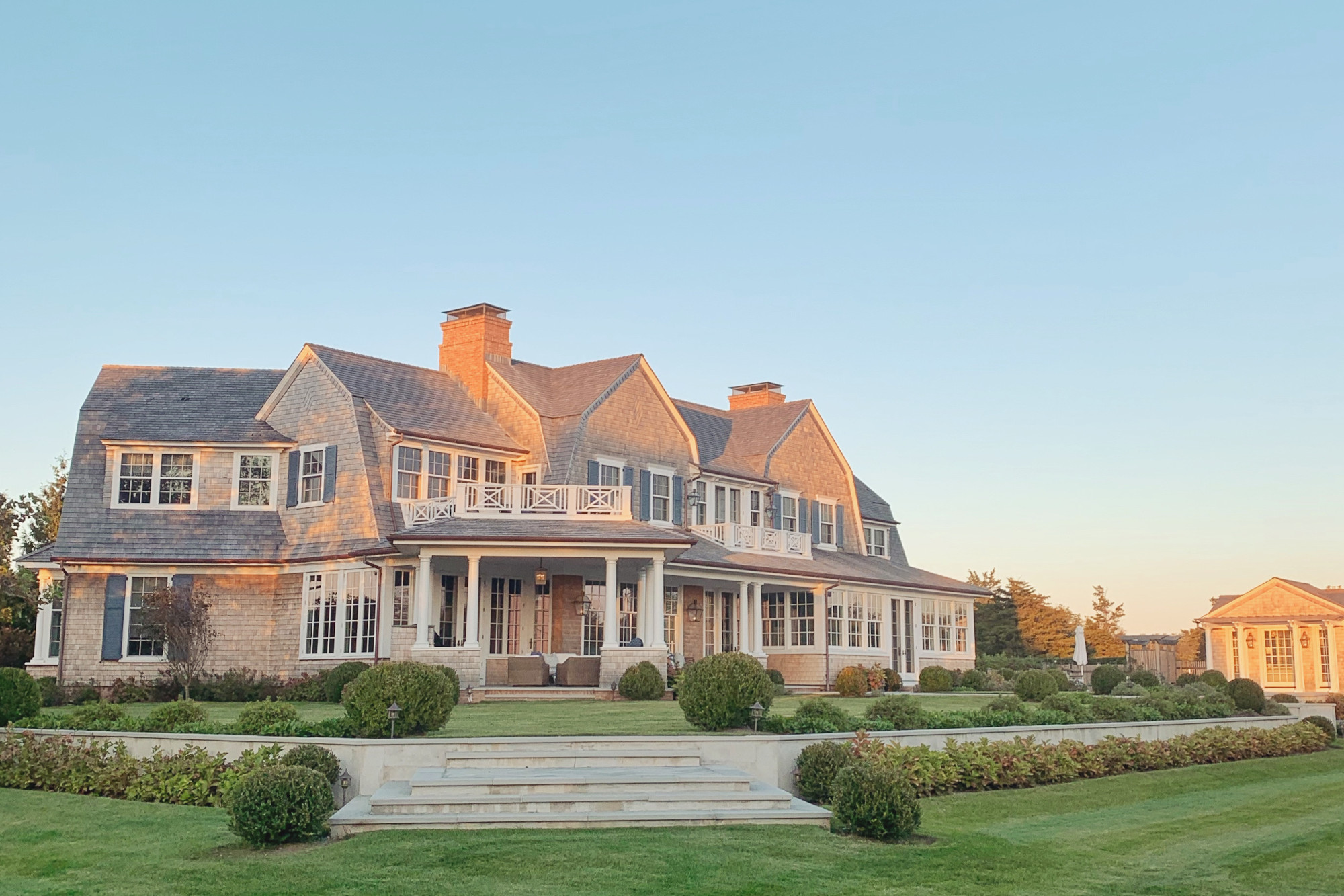 Hamptons gambrel shingle style